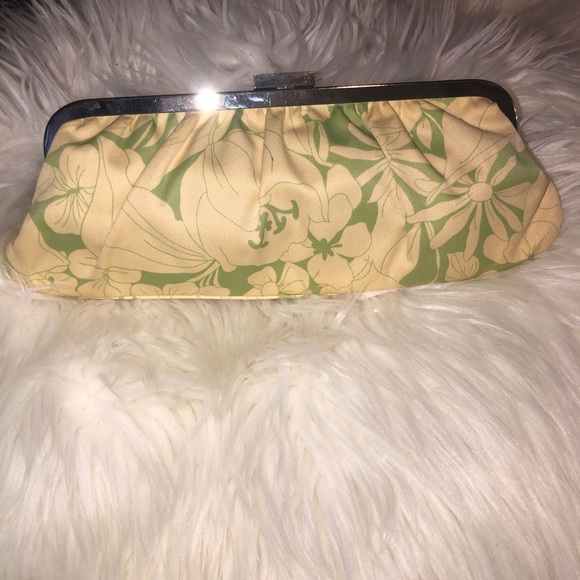 EXPRESS Floral Clutch